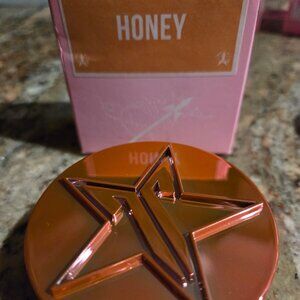 Jeffree Star Setting Powder- Honey